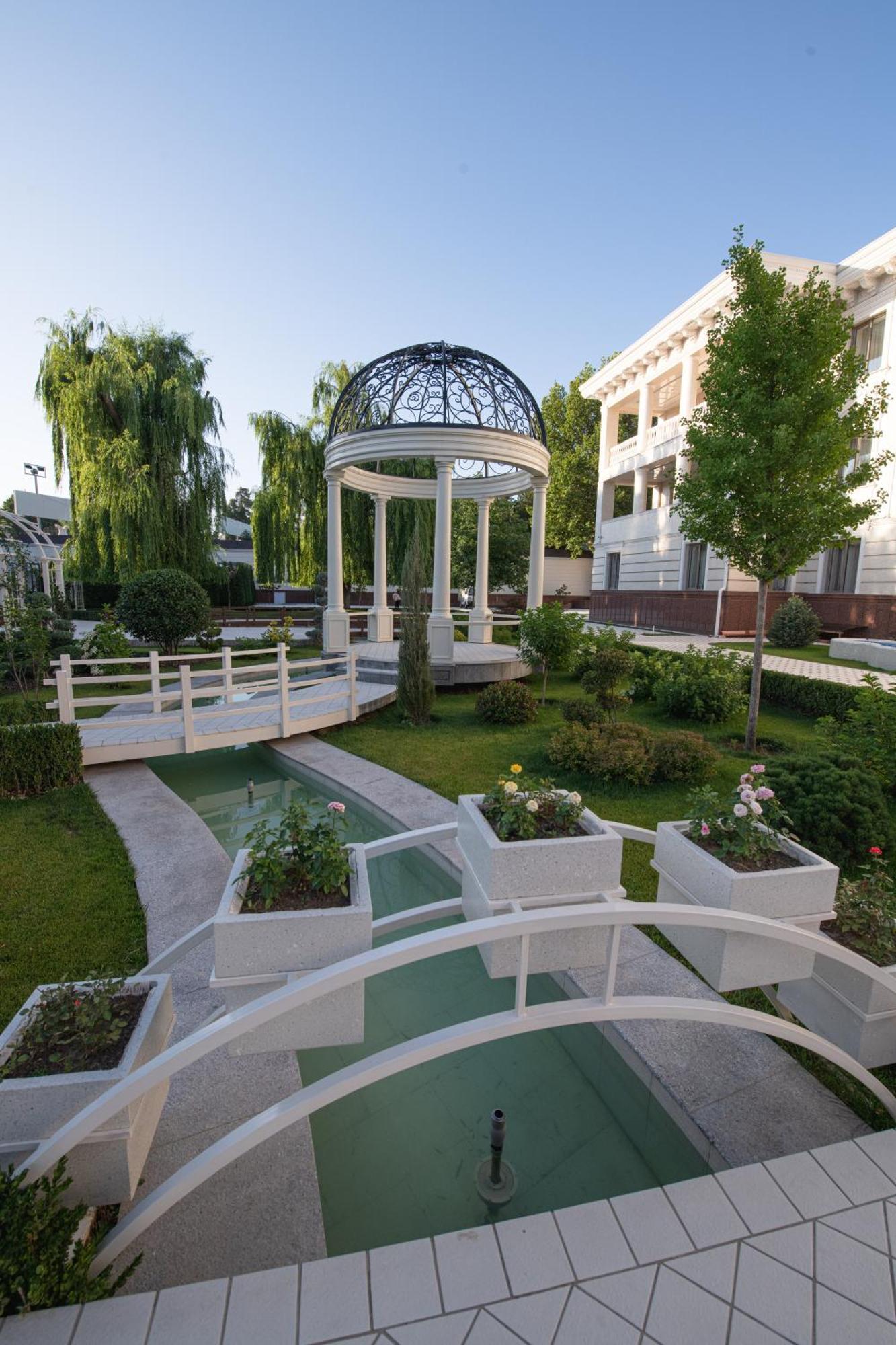 Zarafshon Parkside Hotel Samarkand Ngoại thất bức ảnh
